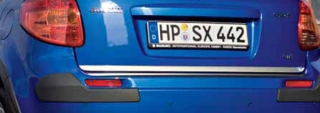 Dekorácia hrany zadných dverí chróm dizajn